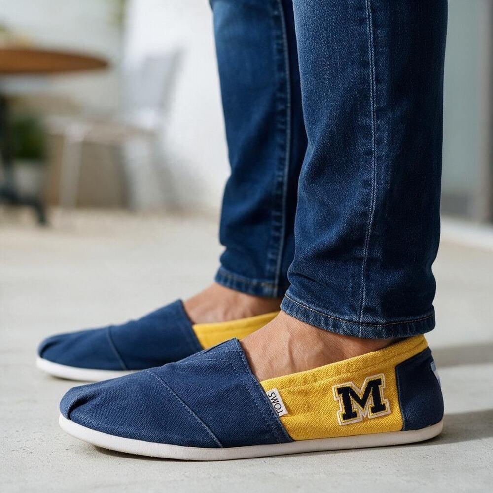 Toms University of Michigan Wolverines Shoes Mens Yellow Navy Blue Slip On 10.5